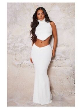 Fluffy White Maxi Skirt - High-Waist Fitted Silhouette